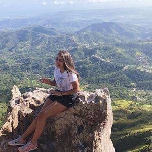 Meet your Posher, Debora